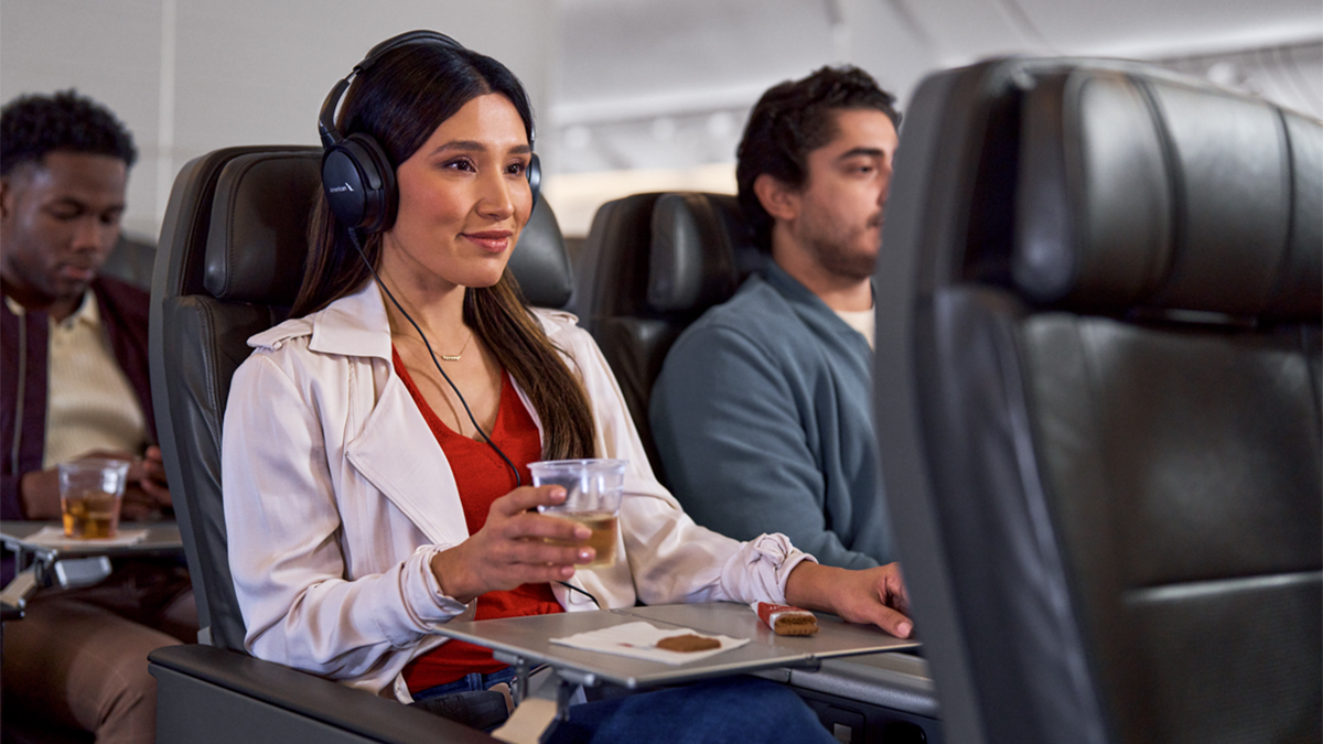 Earn Up to 5,000 American Airlines Loyalty Points with 10 Flights in March