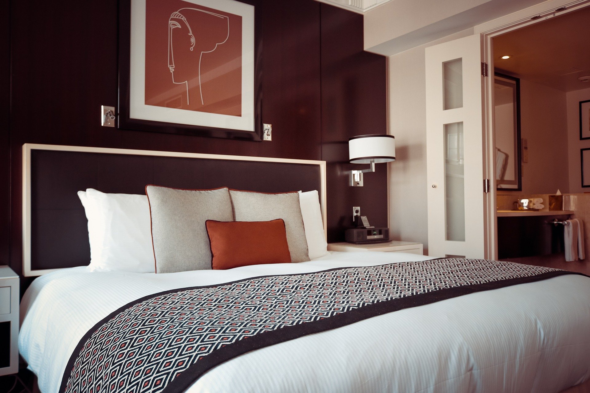 Lloyds Unveils Pay-by-Bank Kiosk for Hotels